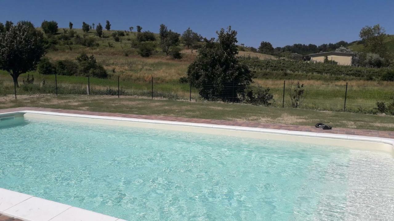 Agriturismo "Veritas" bed & Wine Casaleggio Boiro Exterior foto